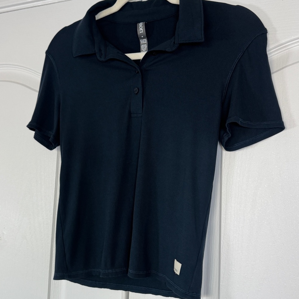 Vuori Navy Blue Ribbed Short Sleeve Performance Polo Shirt Size Medium - Picture 5 of 9